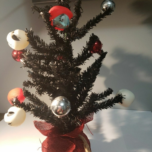 DISNEY TIM BURTON'S The Nightmare Before Christmas Decorated Tree - Picture 2 of 7